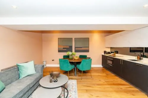 Dragon Suites Luxury Apartments at 9 Albyn Place photo 6