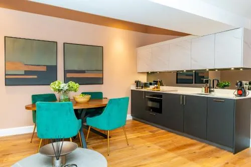 Dragon Suites Luxury Apartments at 9 Albyn Place photo 5