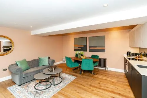 Dragon Suites Luxury Apartments at 9 Albyn Place photo 8