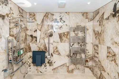Dragon Suites Luxury Apartments at 9 Albyn Place photo 12