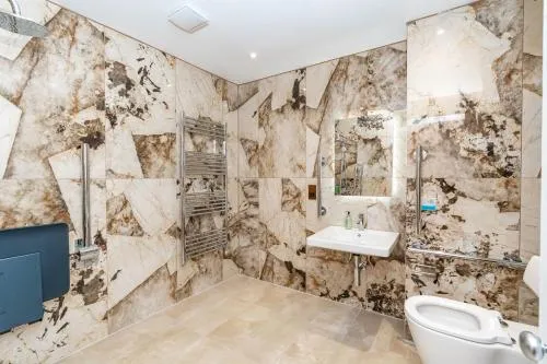 Dragon Suites Luxury Apartments at 9 Albyn Place photo 9