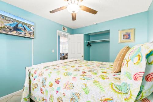 a bedroom with a bed and a ceiling fan at 2BR Condo w Pool Beach Access and Walk to Hangout in Gulf Shores