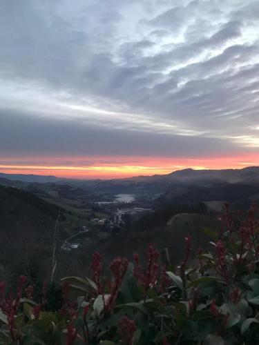 a view of a sunset from the top of a mountain at Castello di Piagnano in Caprazzino