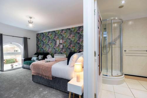 a bedroom with a king sized bed and a shower at Cosy Studio Apartment Town Centre Location in Middlesbrough