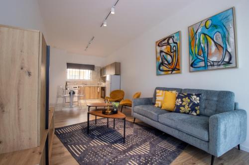 Modern 2BR Steps from Beach