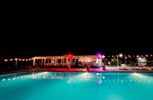 Mojo Beachの敷地内または近くにあるプール
