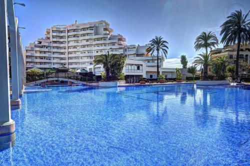 Charming Apartment in Benalbeach with Garden and Sea View