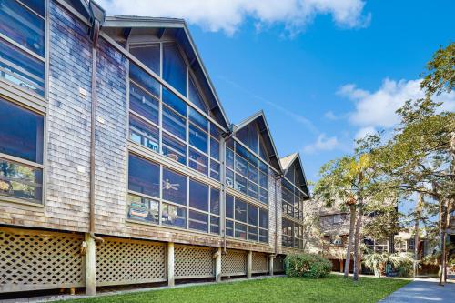 an office building with a lot of windows at Mariner's Watch 4266 in Kiawah Island