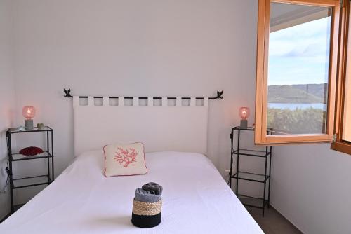 a small bedroom with a bed and a window at Sea Room - room with sea view - 150 m from the beach in Proiettore
