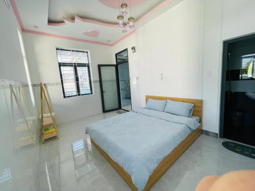 a bedroom with a large bed in a room at Cactus Homestay Ninh Thuan in Kinh Dinh