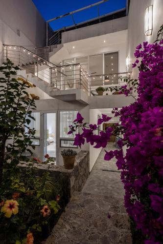 Κήπος έξω από το Casa Blanca, 2BR Modern Home with Rooftop Views