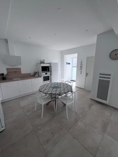 Photo de la galerie de l'établissement La vida, havre de paix à 50m de la plage, 5 pers max, à Saint-Hilaire-de-Riez