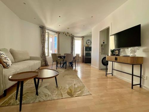 Newly renovated 3-rooms apartment in the heart of old Cannes, up to 6 persons