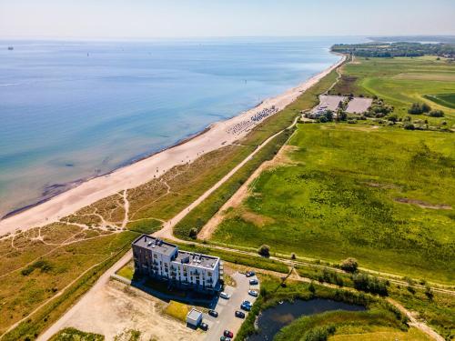 an aerial view of a building next to the beach at BeachTerraceThree- EG, barrierearm, Meerblick, Terrasse, Kamin, Sauna in Olpenitz