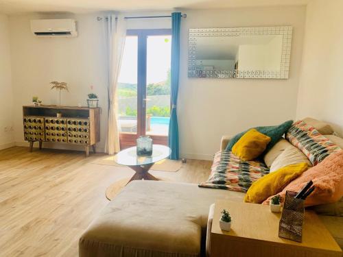 Warm house with pool and HOT TUB