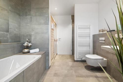 Koupelna v ubytování BeachTerraceFour- EG, Meerblick, Terrasse, Kamin, Sauna