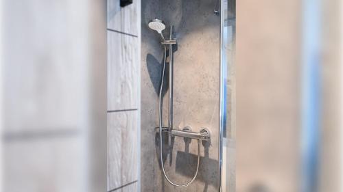 Bilik mandi di Roatel Gimbsheim B9 my-roatel-com
