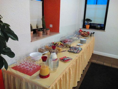 a long table with food and drinks on it at Hotel Trutzpfaff in Speyer