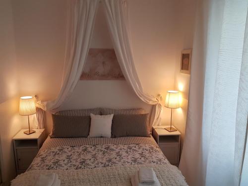 a bedroom with a bed with two lamps on both sides at Ca' Du Ale in Sestri Levante