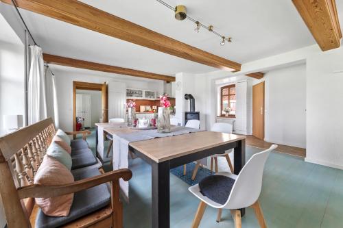 a dining room with a table and chairs at Landhaus Hohe Luft in Steinberg
