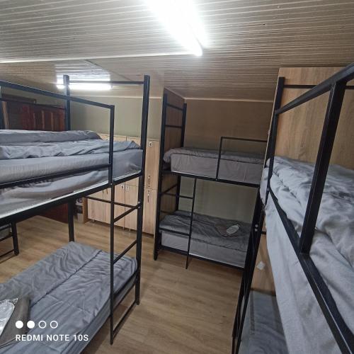 Postel nebo postele na pokoji v ubytování Friends Hostel