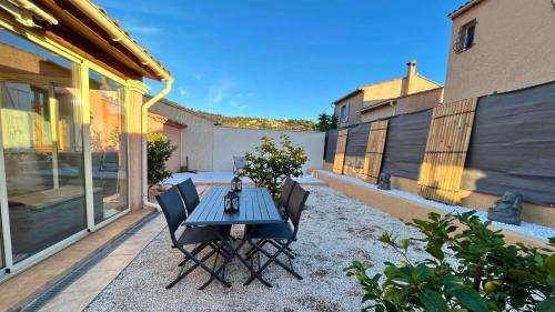 Photo de la galerie de l'établissement La Roseraie- Clim- Terrasse- Calme, à Bormes-les-Mimosas