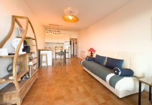 Photo de la galerie de l'établissement T2- Vue mer Idéal pour les familles, à Bormes-les-Mimosas