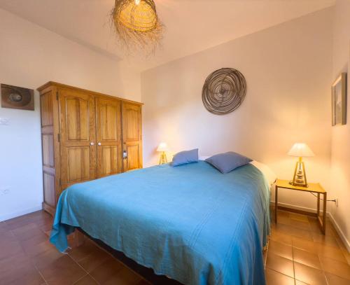 Photo de la galerie de l'établissement T2- Vue mer Idéal pour les familles, à Bormes-les-Mimosas