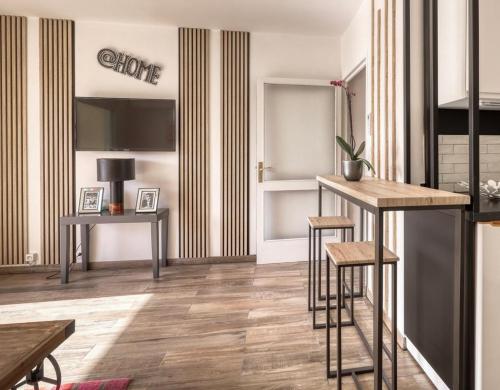 Studio neuf bord de mer Le Lavandou - Piscine - Tennis - Boulodrome dans la résidence