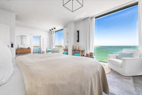 Llit o llits en una habitació de Luxus Beachvilla The View Plus