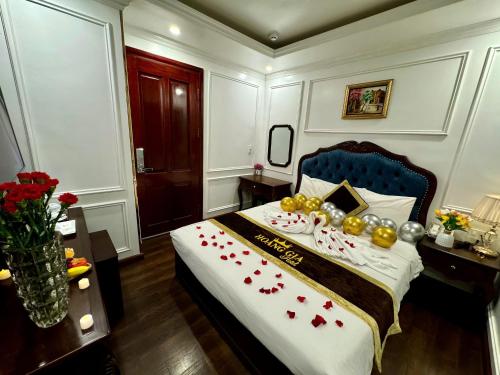 Ένα ή περισσότερα κρεβάτια σε δωμάτιο στο Hoàng Gia Hotel Nhân Hòa