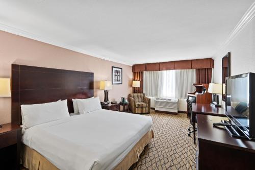 Postel nebo postele na pokoji v ubytování Executive Inn - Fort Lee