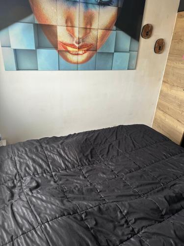 a bed in a room with a picture on the wall at Villa Milhaud de luxe in Milhaud