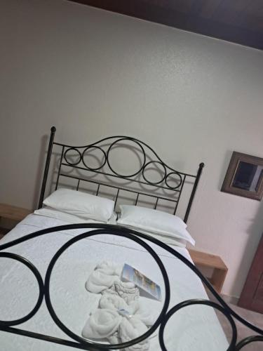 a bedroom with a bed with towels on it at Casa das Seringueiras in Alter do Chao