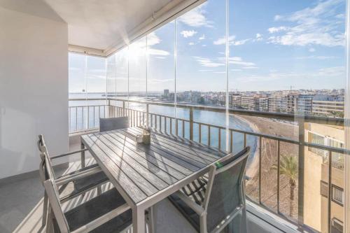 Frontline Apartment Sea Views - Pool - Center