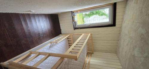 Fotografie z fotogalerie ubytování Ruda Rzeczka - domek letniskowy nad stawem z balią i wiatą v destinaci Złota Wieś