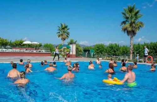 a group of people in a swimming pool at ZEcamping 3 familial piscine club enfant animaux acceptés animations in Malgrat de Mar