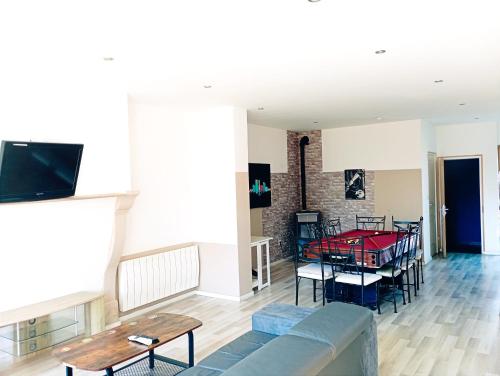 a living room with a couch and a table at Gîte au calme de la campagne, jardin, billard, parking in Écury-sur-Coole