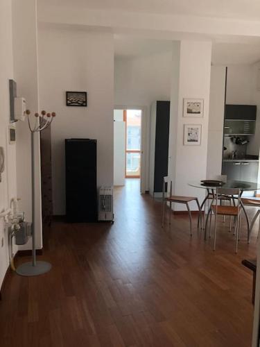 Central and Sunny Apartment - Navigli