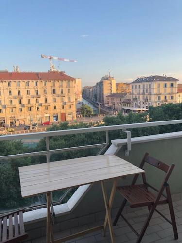 Central and Sunny Apartment - Navigli