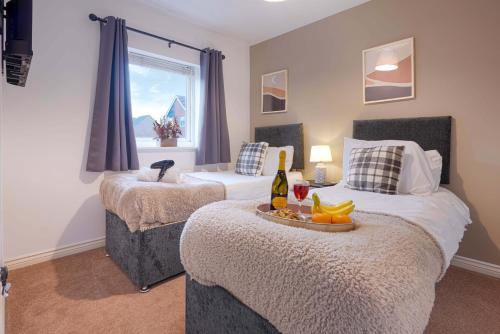 a bedroom with two beds and a window at Charming House - Close to Shops & City Centre - Free Parking, Self-Check-In, Fast WiFi & Smart TV with Netflix by Yoko Property in Milton Keynes