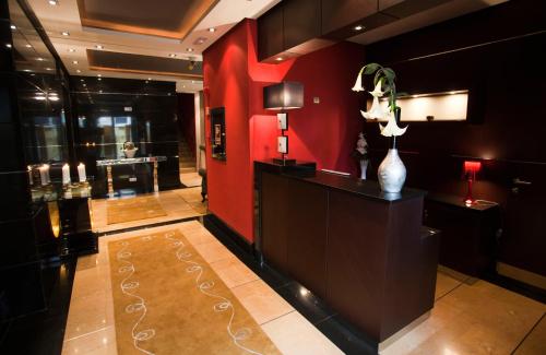 El vestíbulo o zona de recepción de Nexus Valladolid Suites & Hotel