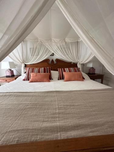 a white bed with two pillows on top of it at Villa Loupiro in Mijas