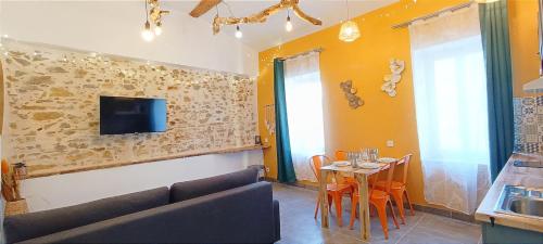 Televisyen dan/atau pusat hiburan di Perrutel - entre Bastide et cité