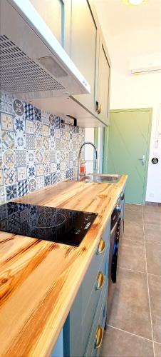 Dapur atau dapur kecil di Perrutel - entre Bastide et cité
