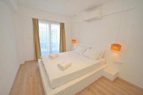 Giường trong phòng chung tại Aloha Suites
