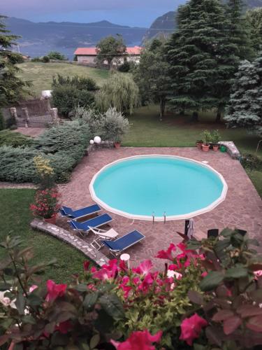 EsmateにあるCasa Acquaviva swimming pool lake viewのギャラリーの写真