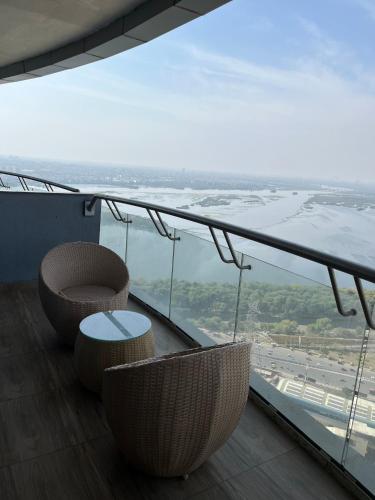 Un balcón o terraza de Supernova Spira Noida