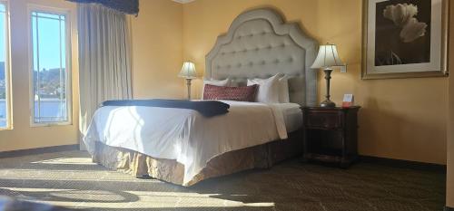 a bedroom with a large bed and a large window at Villa Montes Hotel in San Bruno