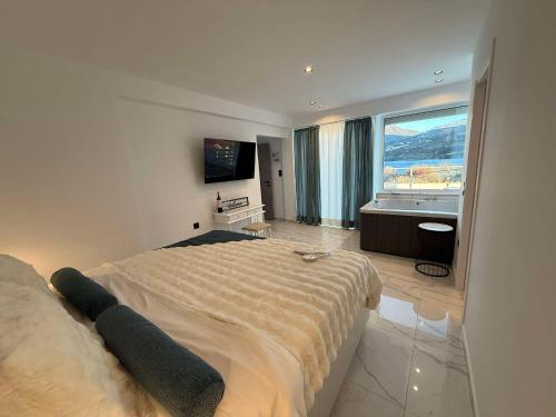 A bed or beds in a room at Panorama Hotel - Restaurant